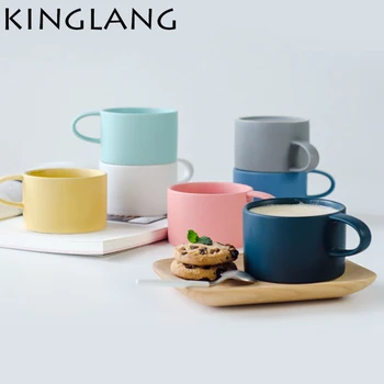 Тестени цвят, твърда е матирана чаша чаши за кафе в скандинавски стил
